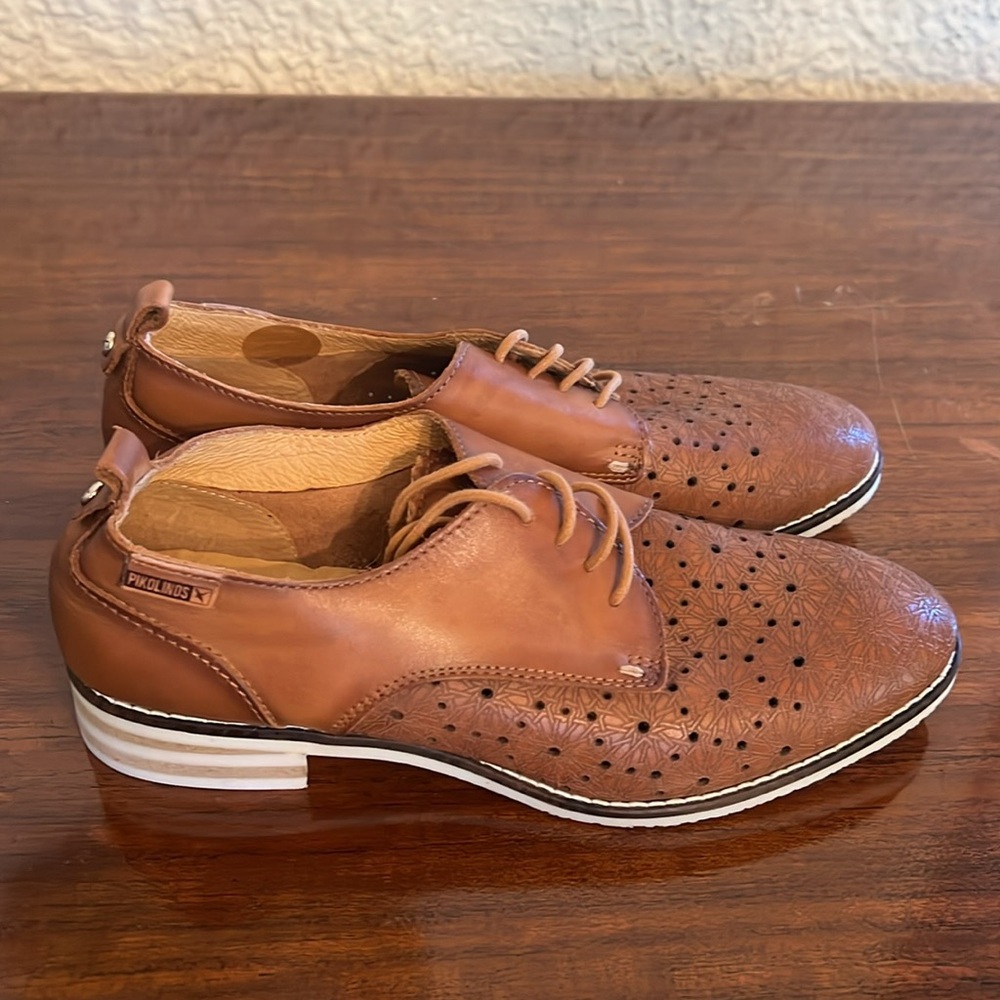 Pikolinos Brown Flats with Broguing and Lace-Up Design